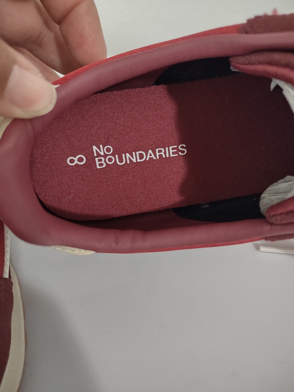 No Boundaries Women's Burgundy and White Retro Sneakers Size 8 - Picture 4 of 7